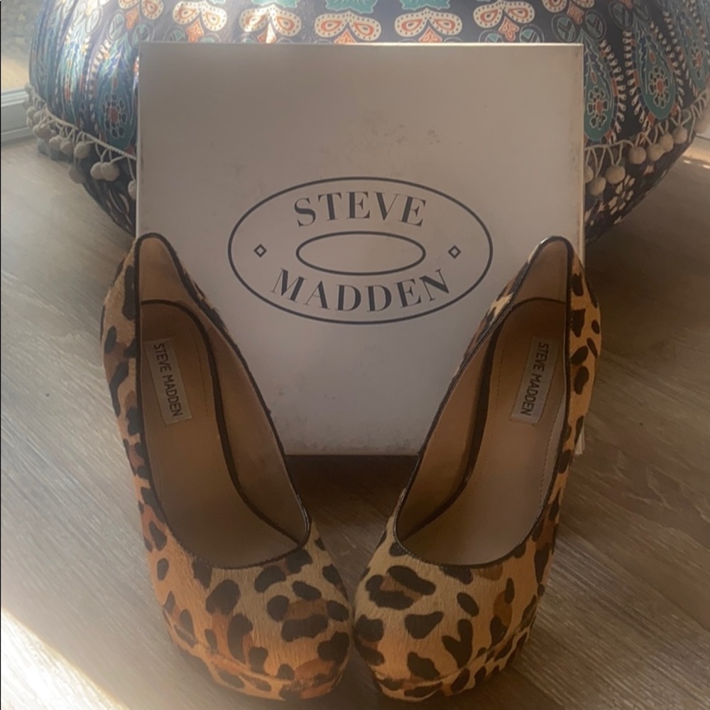 STEVE MADDEN Leopard Print Platforms